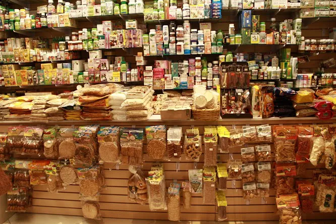 Interior de tienda naturista Natura Familiar Soriana Miramontes en Ciudad de México