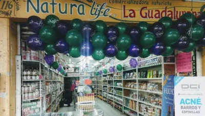 Interior de tienda naturista Natura Life la Guadalupana en Ciudad de México