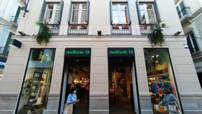Interior de tienda naturista Natura en Málaga
