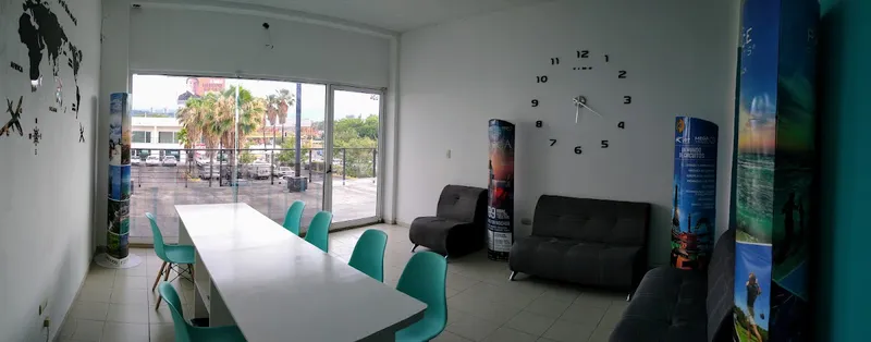 Interior de tienda naturista Natura Viajes By Fraveo en Monterrey