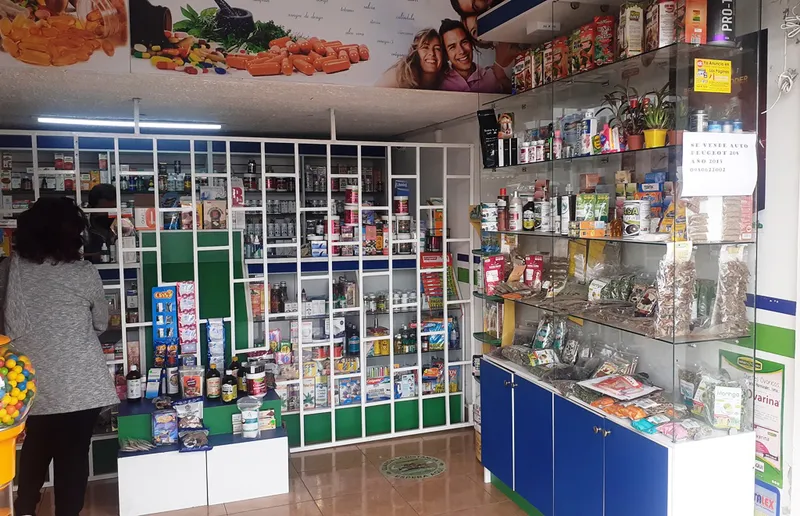 Interior de tienda naturista NATURAL DAY en Sangolquí