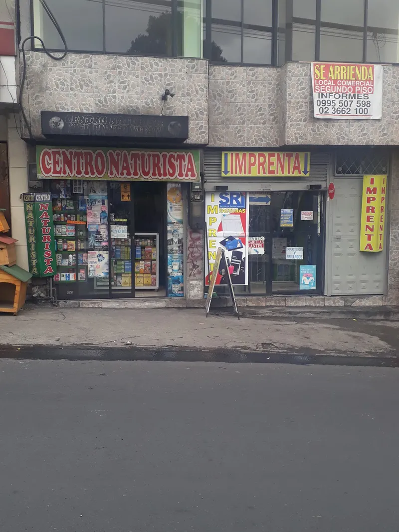 Interior de tienda naturista NATURAL DAY en Sangolquí