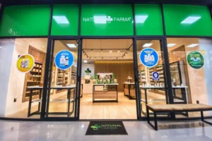 Interior de tienda naturista Natural Farma Nápoles en Ciudad de México