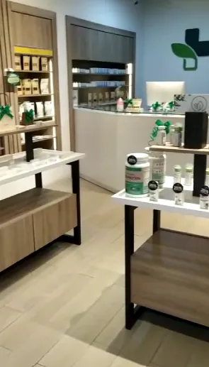 Interior de tienda naturista Natural Farma Nápoles en Ciudad de México