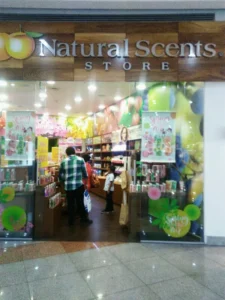 Interior de tienda naturista Natural Scents en Cancún