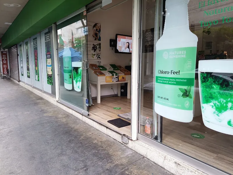 Interior de tienda naturista Nature's Sunshine Products de México, SA de CV en Ciudad de México