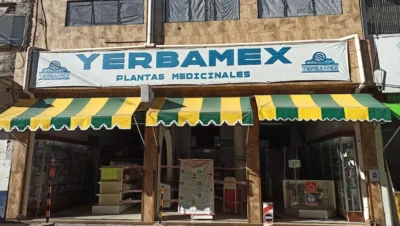 Interior de tienda naturista Naturista Empacadora Yerbamex en Ciudad de México