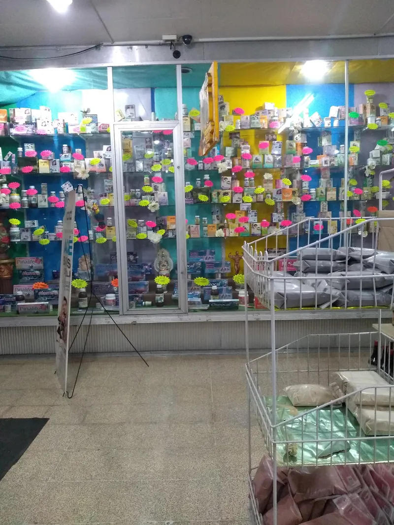Interior de tienda naturista Naturista Empacadora Yerbamex en Ciudad de México