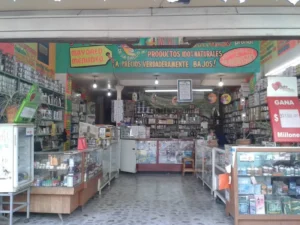 Interior de tienda naturista Naturista Teotihuacán en Tlalnepantla