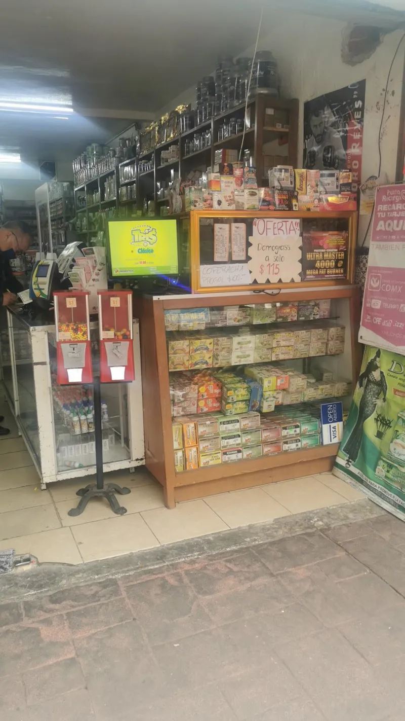 Interior de tienda naturista Naturista Teotihuacán en Tlalnepantla