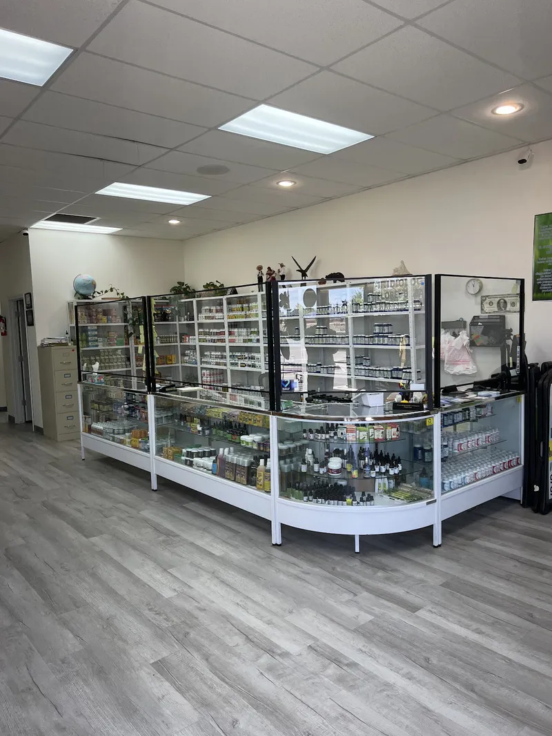 Interior de tienda naturista Naturista Yoshida Montwood en El Paso