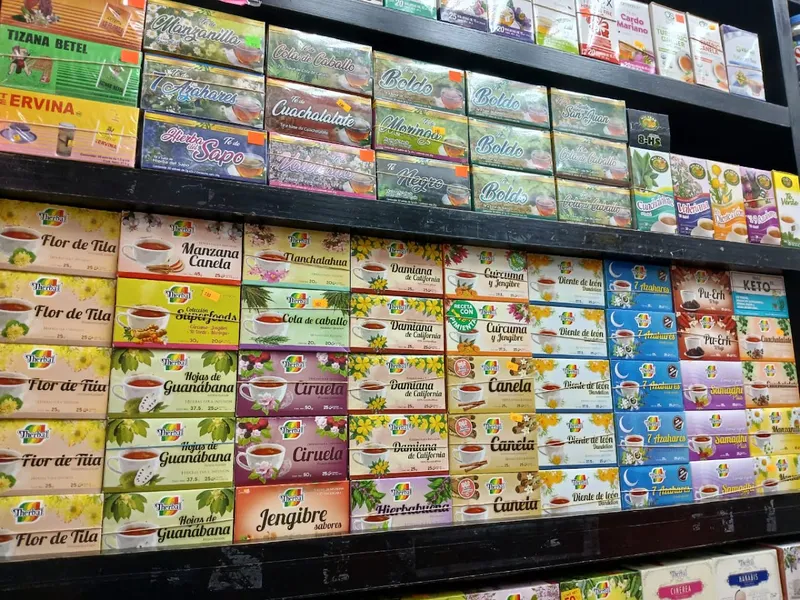 Interior de tienda naturista Nutra Siluet HEB madero en Ciudad Madero