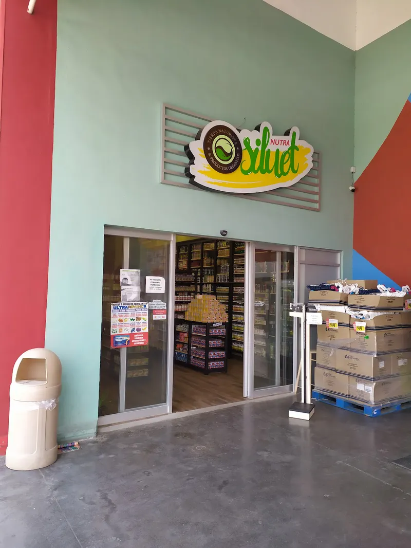 Interior de tienda naturista Nutrasiluet HEB victoria en Ciudad Victoria