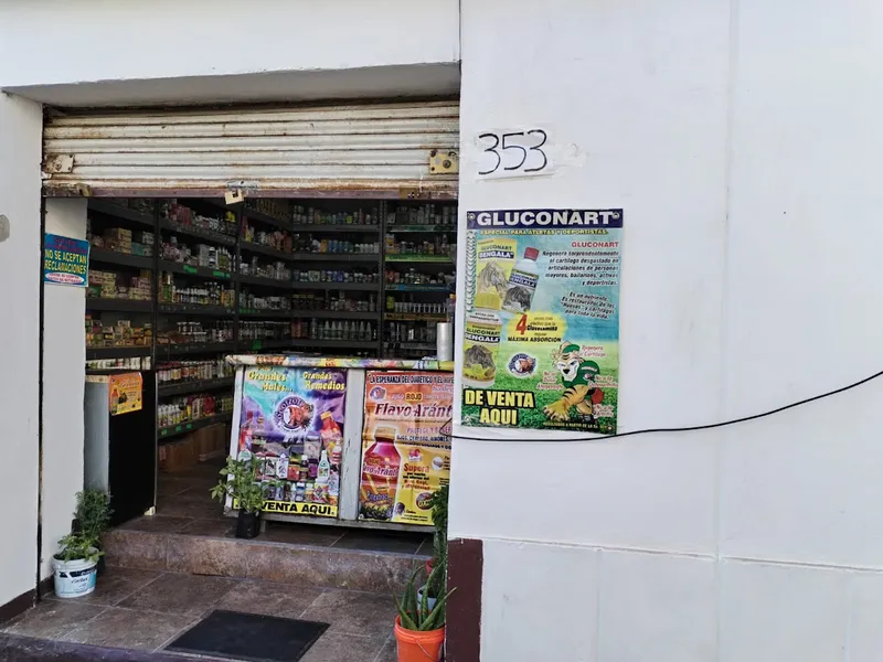 Interior de tienda naturista OCOTZOL en Guadalajara