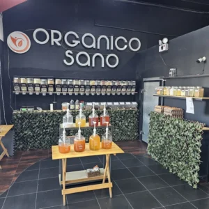 Interior de tienda naturista Orgánico y Sano Juriquilla en Juriquilla