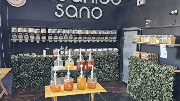 Interior de tienda naturista Orgánico y Sano Juriquilla en Juriquilla