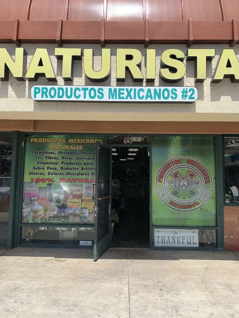 Interior de tienda naturista Productos Mexicanos Naturales en Santa Ana