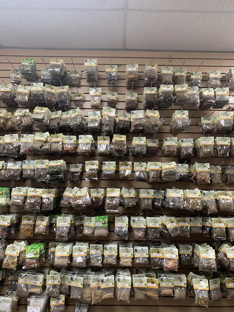 Interior de tienda naturista Productos Mexicanos Naturales en Santa Ana