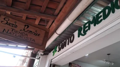 Interior de tienda naturista Santo Remedio Tienda Naturista en Zihuatanejo