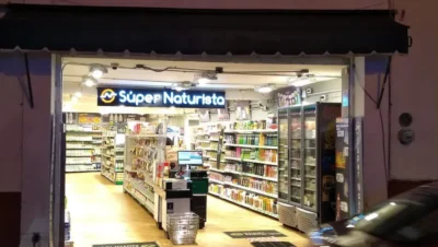 Interior de tienda naturista Super Mayoreo Naturista, S. A. de C. V. en Zacatecas