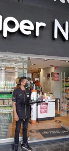 Interior de tienda naturista Súper Naturista en Aguascalientes
