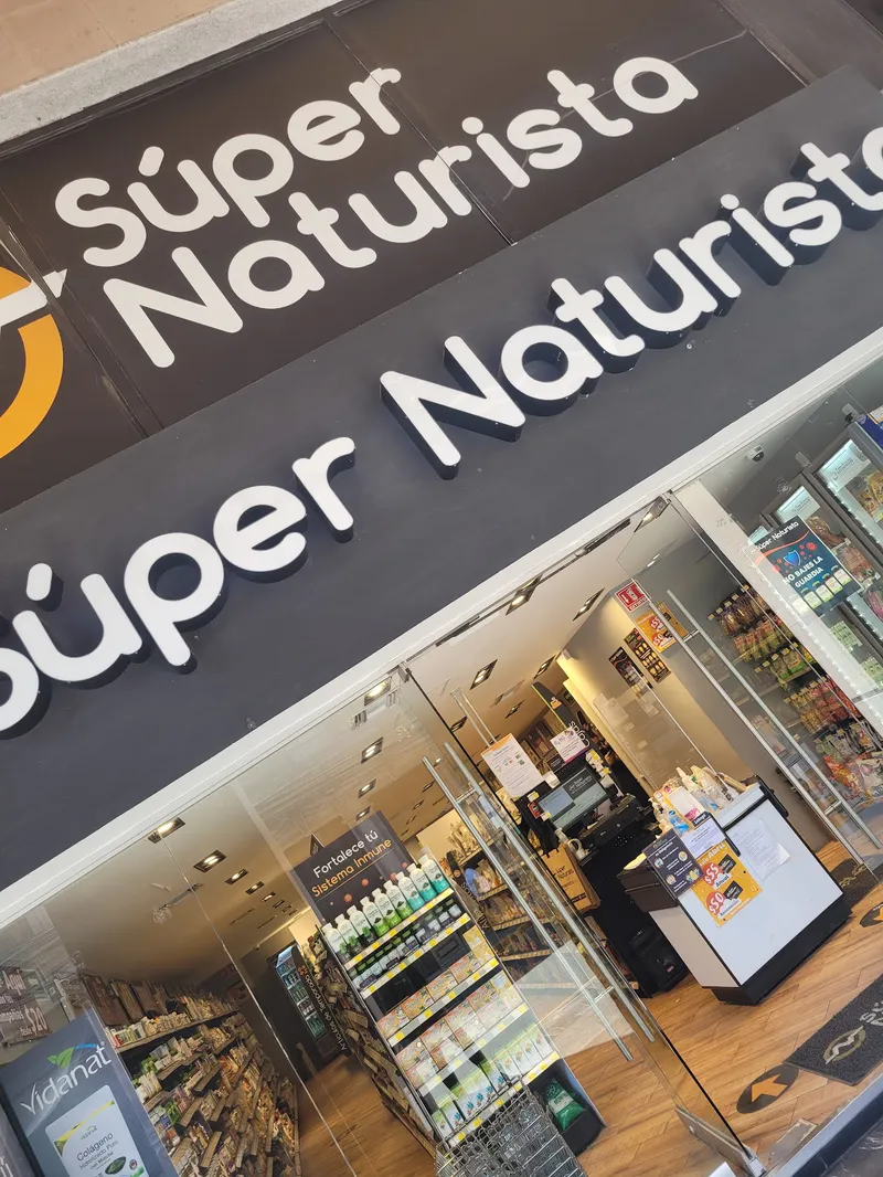 Interior de tienda naturista Súper Naturista en Aguascalientes