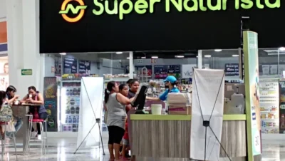 Interior de tienda naturista Súper Naturista en Cancún