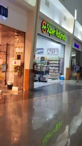 Interior de tienda naturista Súper Naturista en Chetumal