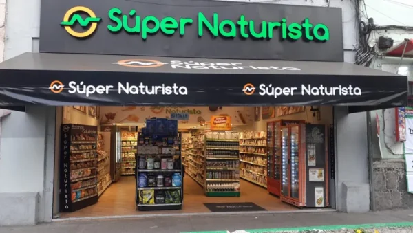 Interior de tienda naturista Súper Naturista en Ciudad de México
