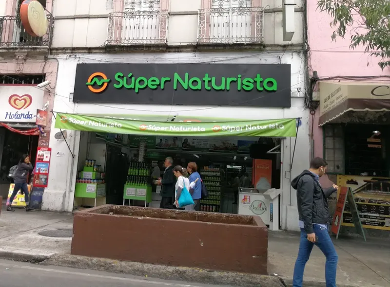 Interior de tienda naturista Súper Naturista en Ciudad de México
