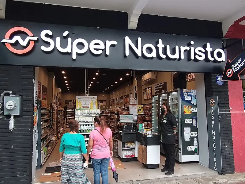 Interior de tienda naturista Súper Naturista en Coatzacoalcos