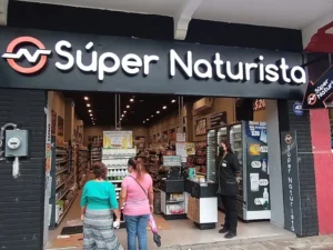 Interior de tienda naturista Súper Naturista en Coatzacoalcos