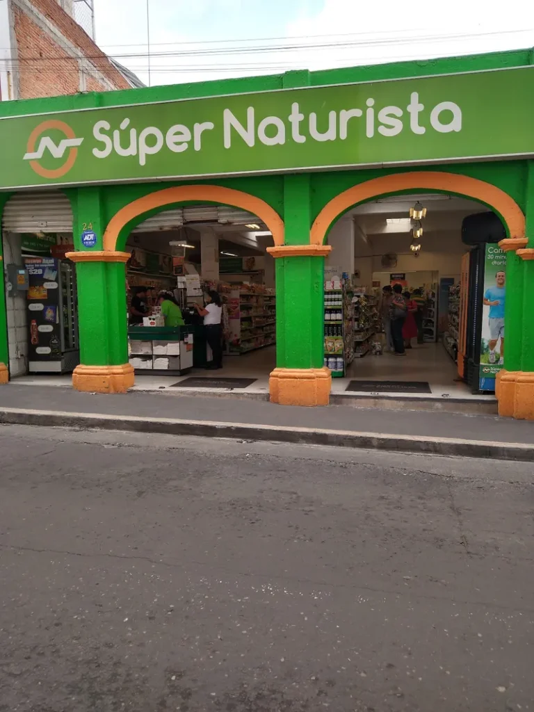 Interior de tienda naturista Súper Naturista en Cuernavaca