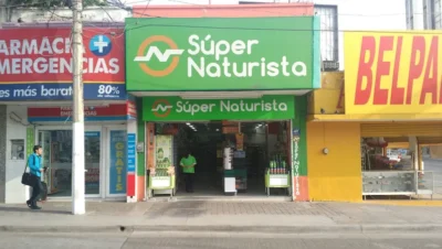 Interior de tienda naturista Súper Naturista en Culiacán Rosales