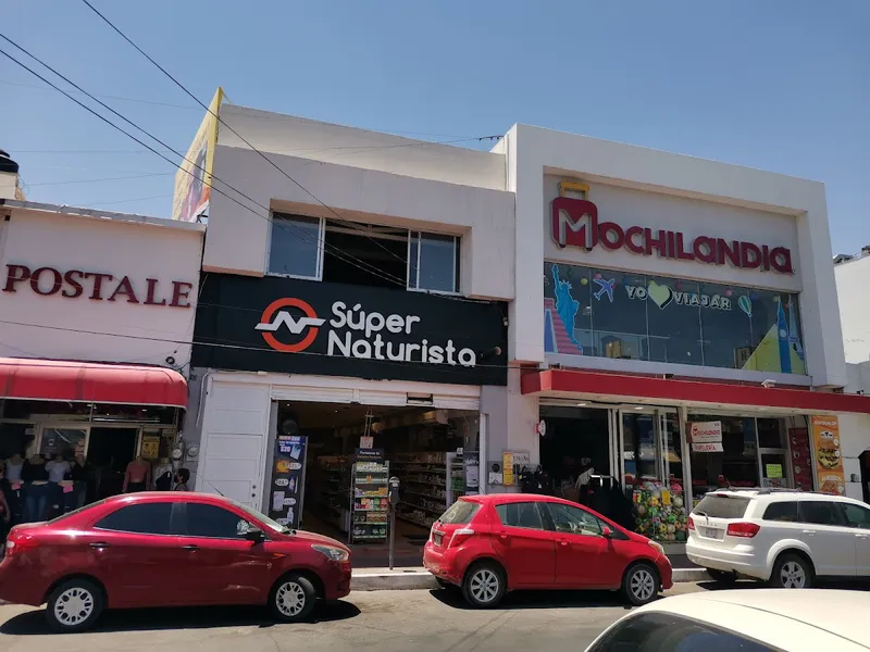 Interior de tienda naturista Súper Naturista en Hermosillo