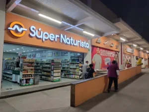 Interior de tienda naturista Súper Naturista en Ixtapaluca