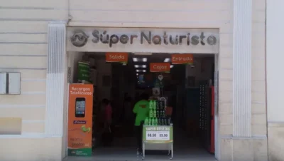 Interior de tienda naturista Súper Naturista en Mérida