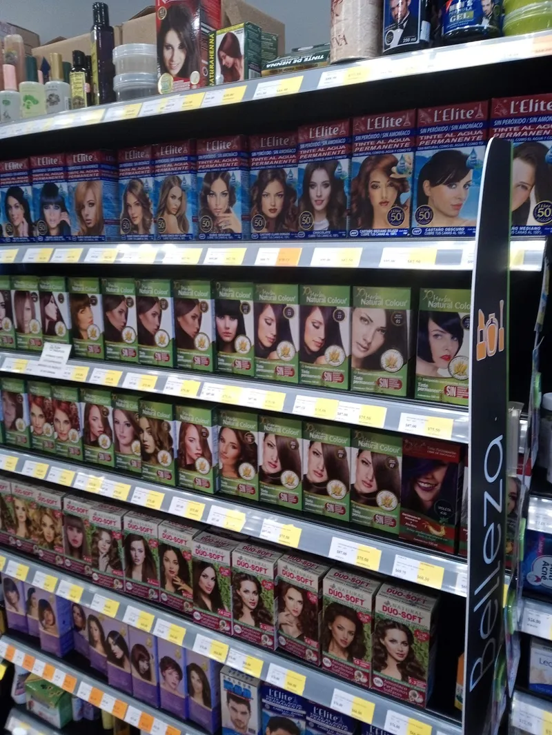 Interior de tienda naturista Súper Naturista en Minatitlán