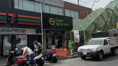Interior de tienda naturista Super Naturista Moctezuma en Ciudad de México
