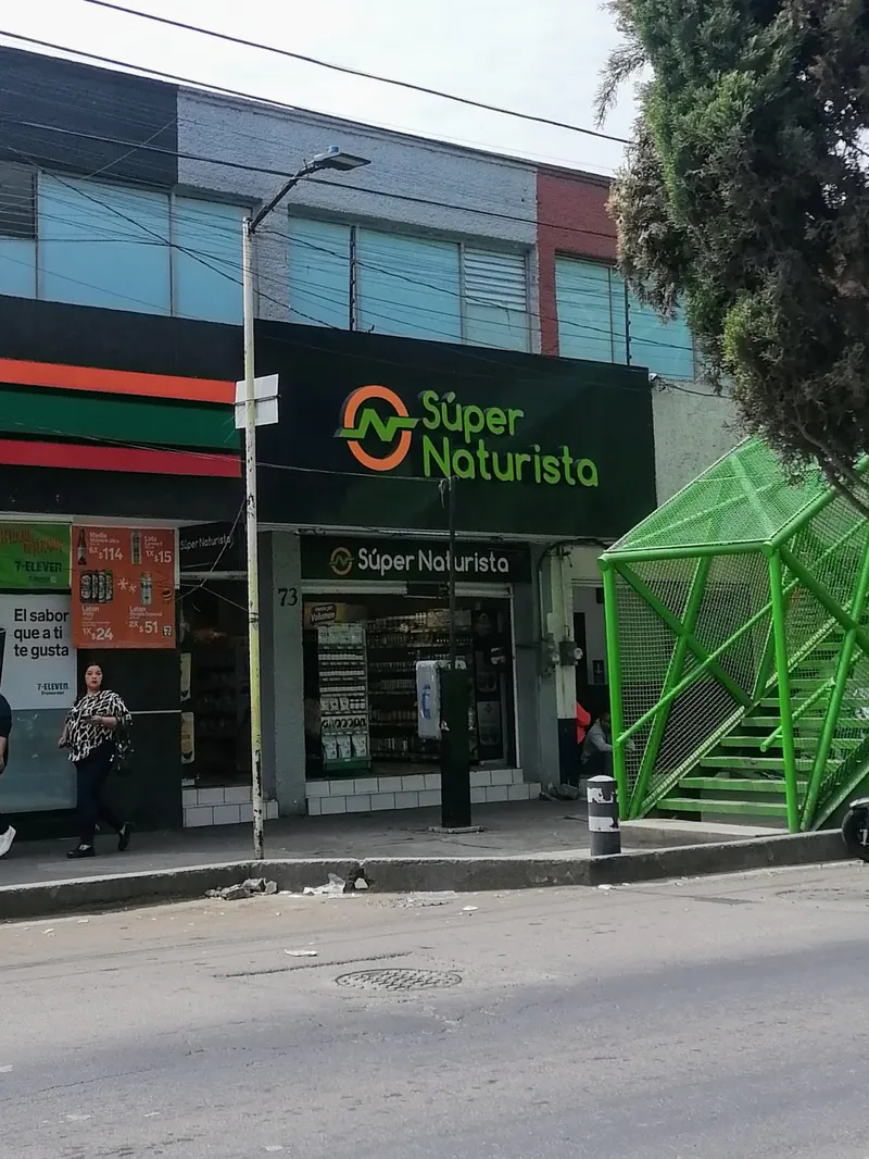 Interior de tienda naturista Super Naturista Moctezuma en Ciudad de México