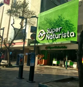 Interior de tienda naturista Súper Naturista en Monterrey