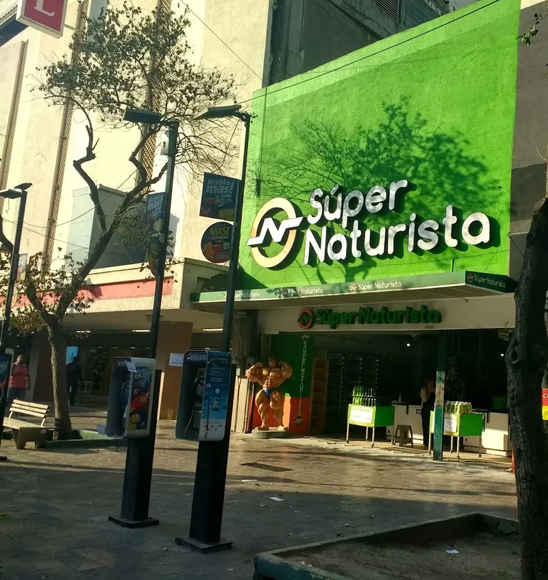Interior de tienda naturista Súper Naturista en Monterrey