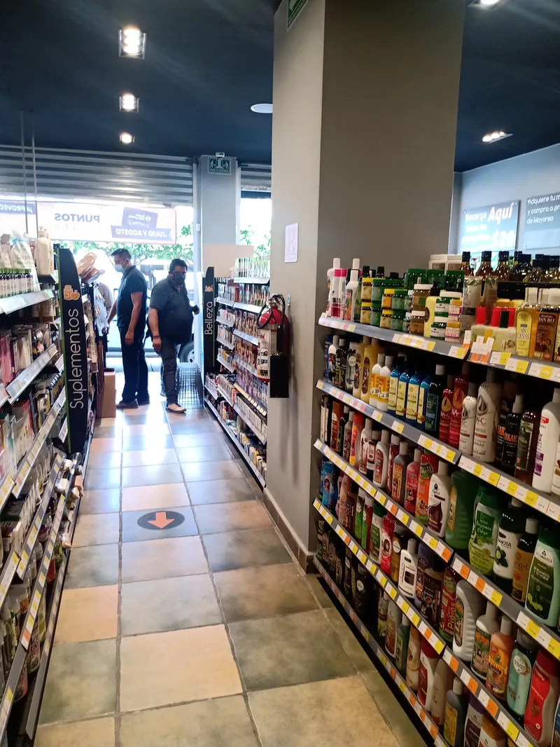 Interior de tienda naturista Súper Naturista en Poza Rica de Hidalgo