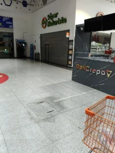 Interior de tienda naturista Súper Naturista en San Francisco Coacalco