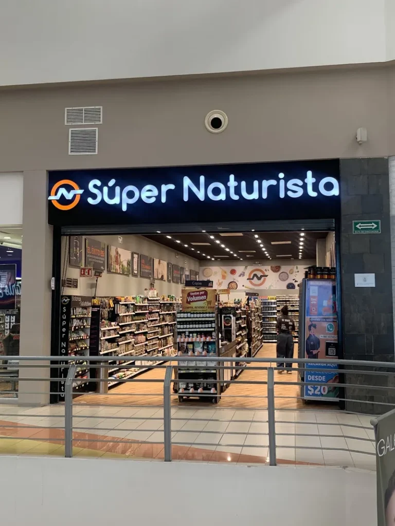 Interior de tienda naturista Súper Naturista en San Francisco de Campeche