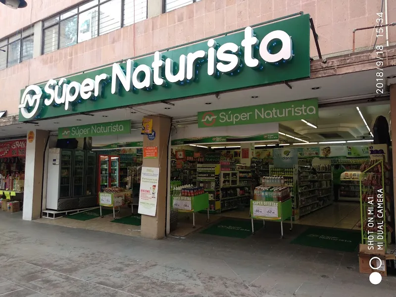 Interior de tienda naturista Súper Naturista en San Luis Potosí
