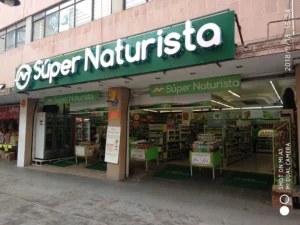 Interior de tienda naturista Súper Naturista en San Luis Potosí