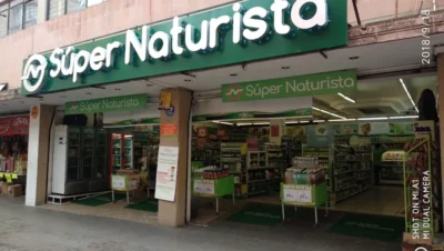 Interior de tienda naturista Súper Naturista en San Luis Potosí