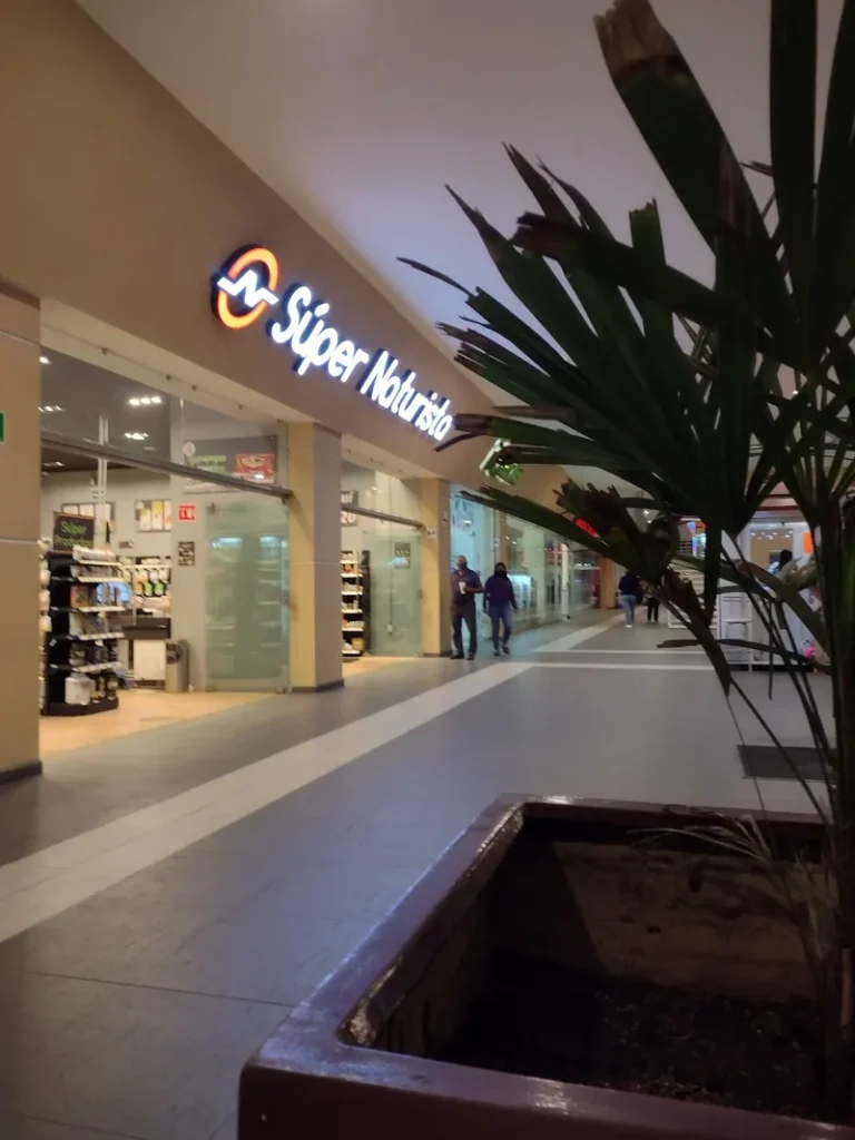 Interior de tienda naturista Súper Naturista en Santa Lucía del Camino