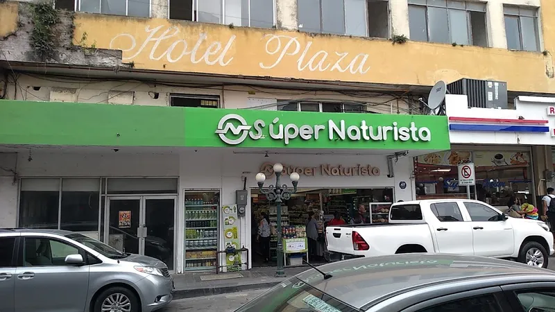 Interior de tienda naturista Súper Naturista en Tampico